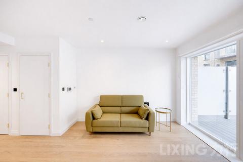 Studio to rent, Watermeadow Lane, Fulham, SW6 2WE