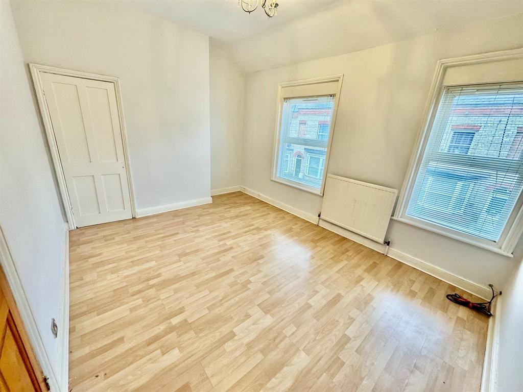 Bedroom 1.jpg