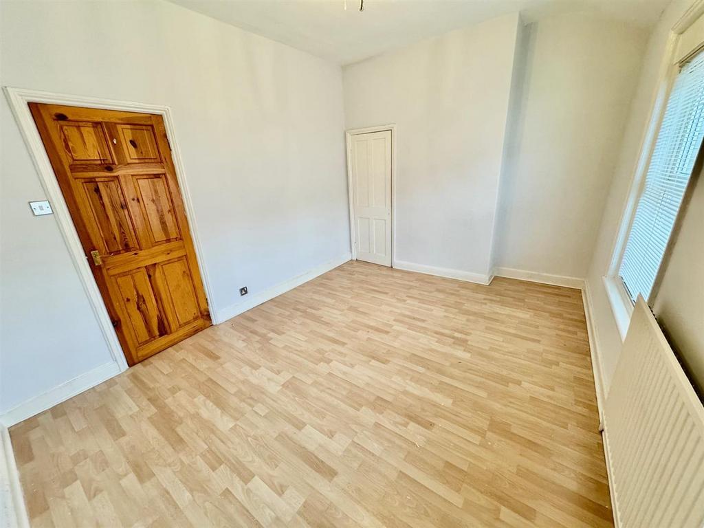 Bedroom 1b.jpg