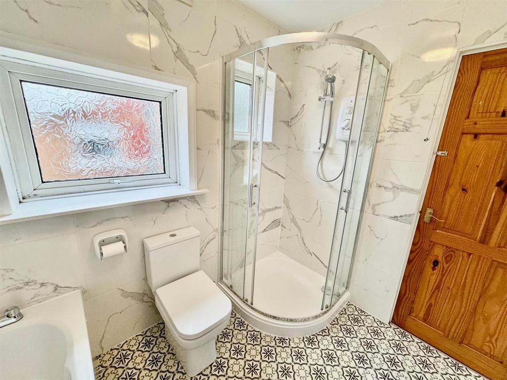 Bathroom 2.jpg