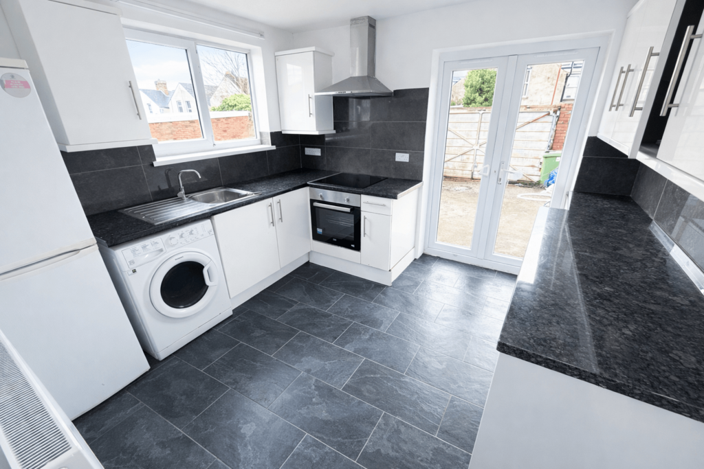 6 Bed HMO for Sale in Cathays, Cardiff CF24 Stu