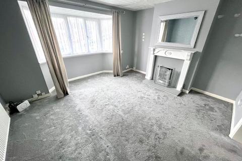 3 bedroom apartment to rent, Central Drive, Bilston