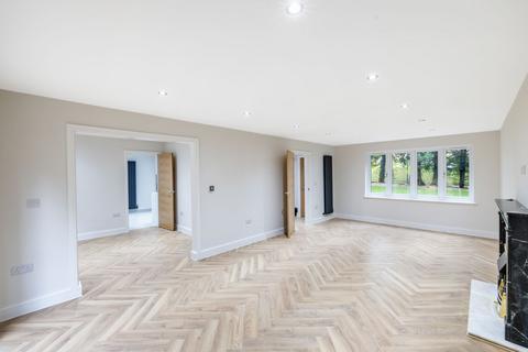 4 bedroom detached house to rent, Welcomes Road, Kenley, CR8