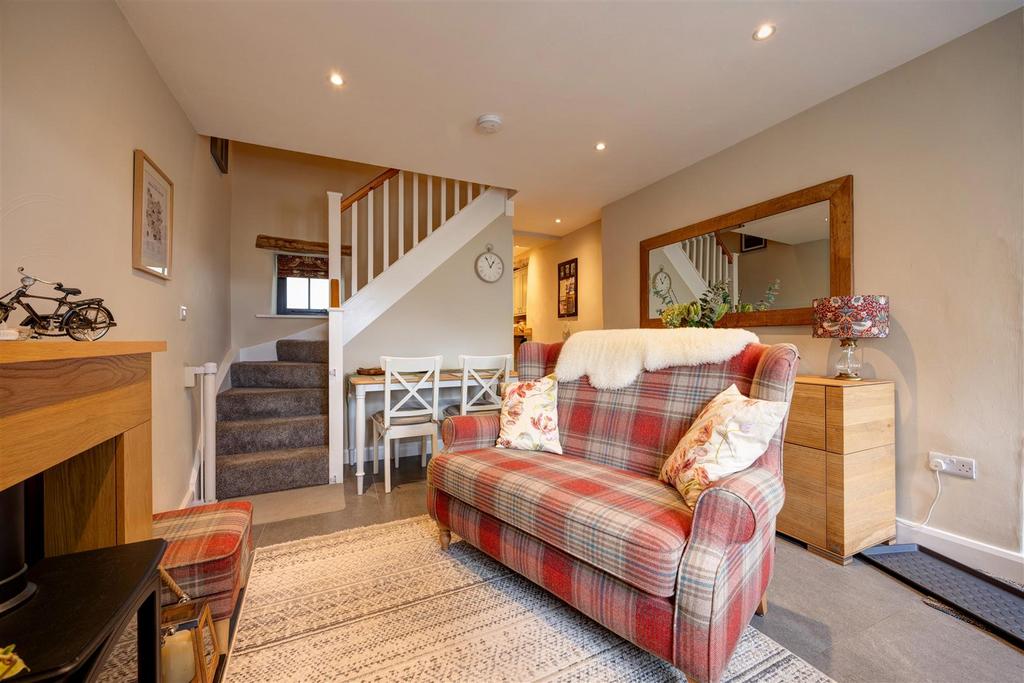 Cottage Lounge 02.jpg