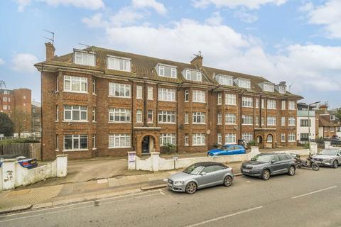 3 bedroom flat to rent, Wykeham Road, London NW4