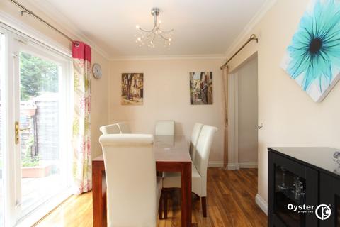 3 bedroom semi-detached house to rent, Courtenay Avenue, Harrow, HA3