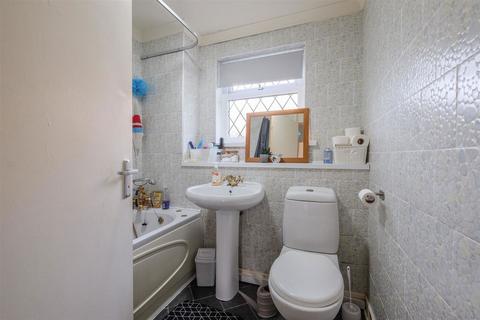 undefined, Longfield Close, Huddersfield HD5