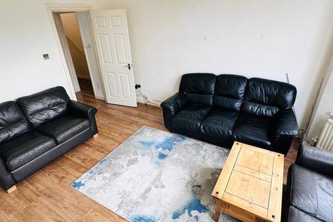 3 bedroom apartment to rent, London, London NW10