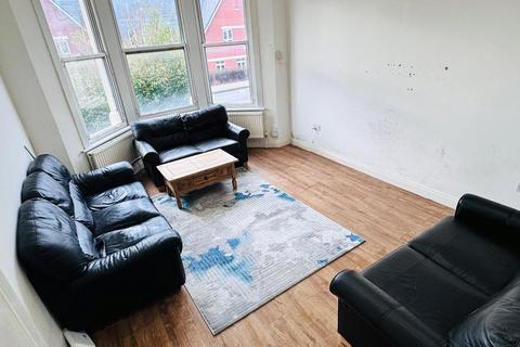 3 bedroom apartment to rent, London, London NW10