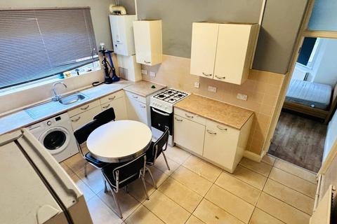 3 bedroom apartment to rent, London, London NW10