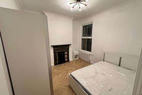 2 bedroom flat to rent, St Elmo Road, Sheppard's Bush, London, W12 9DY