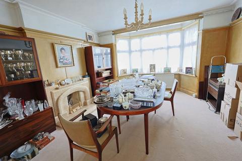 4 bedroom detached house for sale, Carlton Close, Edgware HA8