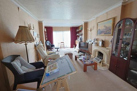 4 bedroom detached house for sale, Carlton Close, Edgware HA8