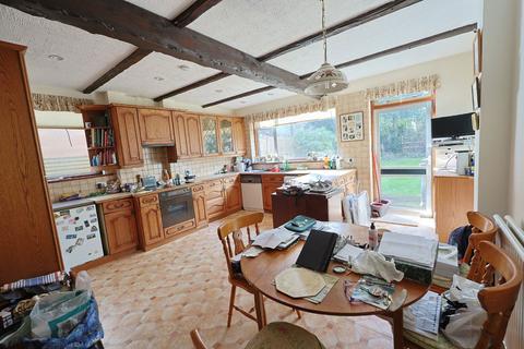 4 bedroom detached house for sale, Carlton Close, Edgware HA8