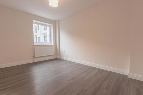 Studio to rent, Skyline House, Swingate, Stevenage