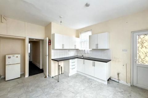 1 bedroom flat for sale, 37A Perth Road, Haringey, London, N22 5PY