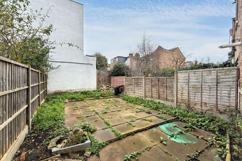 1 bedroom flat for sale, 37A Perth Road, Haringey, London, N22 5PY