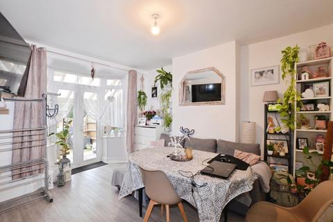 3 bedroom semi-detached house to rent, Dene Avenue, Hounslow, TW3