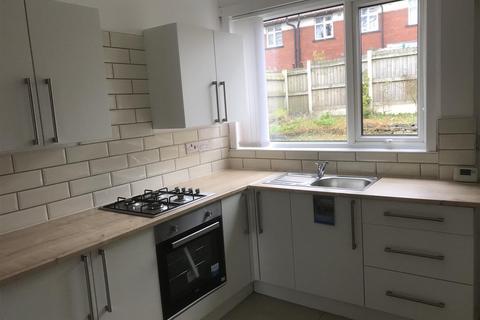 3 bedroom semi-detached house to rent, Laycock Avenue, Bolton