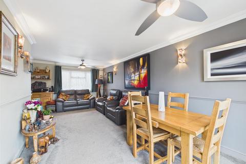 3 bedroom terraced house for sale, Barnard Crescent, Aylesbury HP21