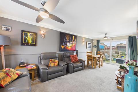 3 bedroom terraced house for sale, Barnard Crescent, Aylesbury HP21