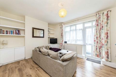 3 bedroom flat to rent, Fayland Avenue, London SW16