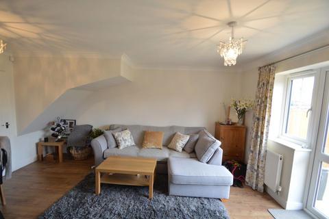 3 bedroom semi-detached house to rent, Broad Street, Kingswinford