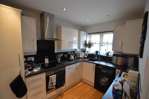 3 bedroom semi-detached house to rent, Broad Street, Kingswinford
