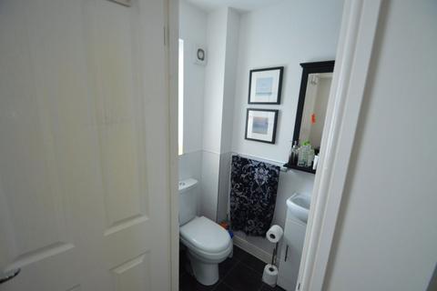 3 bedroom semi-detached house to rent, Broad Street, Kingswinford