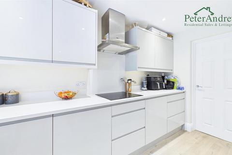 4 bedroom semi-detached house for sale, Cairns Avenue, Woodford Green