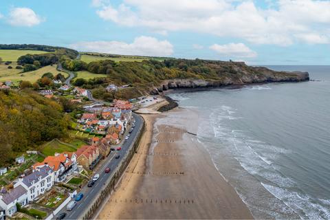 2 bedroom apartment for sale, Flat 1 Peacehaven, The Parade, Sandsend, Whitby, YO21 3SZ