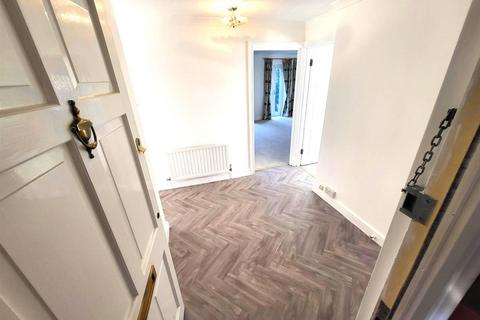 3 bedroom flat to rent, Duckmill Crescent, Bedford