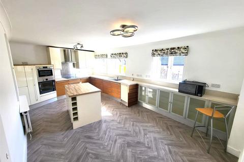 3 bedroom flat to rent, Duckmill Crescent, Bedford