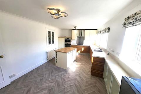 3 bedroom flat to rent, Duckmill Crescent, Bedford
