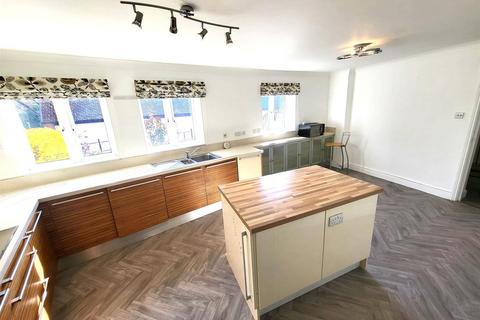 3 bedroom flat to rent, Duckmill Crescent, Bedford