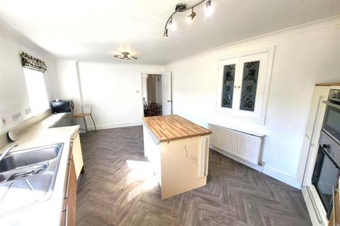3 bedroom flat to rent, Duckmill Crescent, Bedford