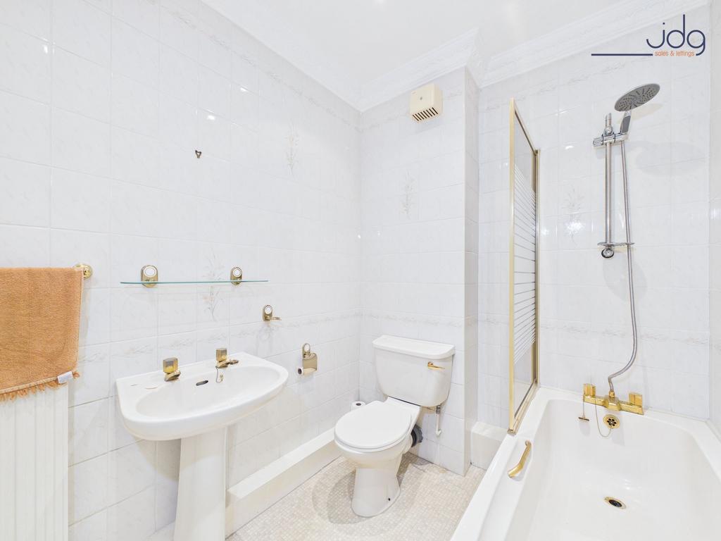 Good Sized Bathroom