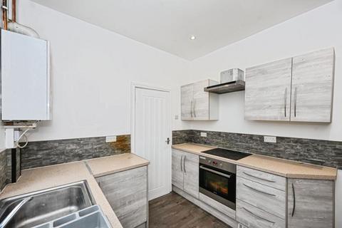 2 bedroom terraced house to rent, Platt Lane, Hindley