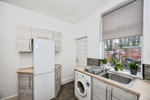 2 bedroom terraced house to rent, Platt Lane, Hindley