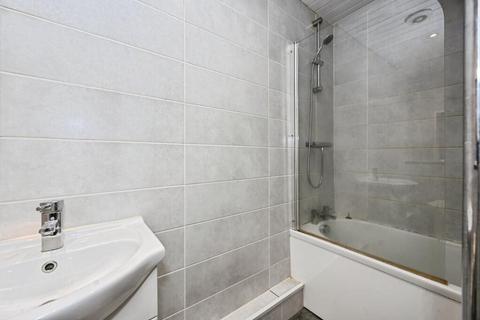 2 bedroom terraced house to rent, Platt Lane, Hindley