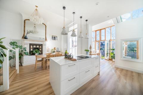 5 bedroom terraced house to rent, Addington Road London N4