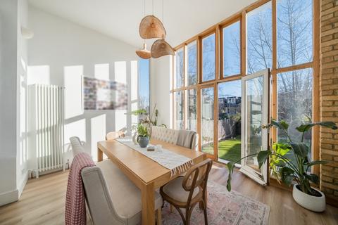 5 bedroom terraced house to rent, Addington Road London N4