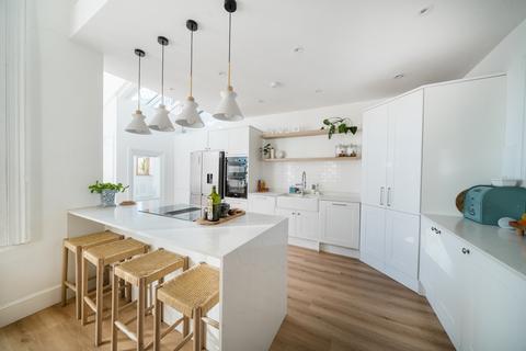 5 bedroom terraced house to rent, Addington Road London N4
