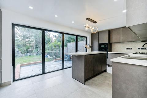 3 bedroom bungalow for sale, Humberstone Close, Luton, LU4
