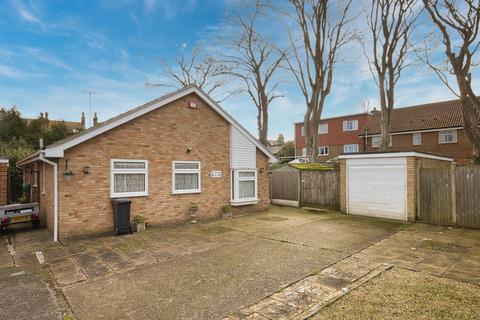 3 bedroom bungalow for sale, Selwyn Drive, Broadstairs, Kent, CT10