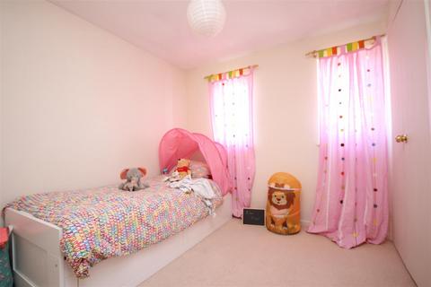 2 bedroom end of terrace house to rent, Ashbury Crescent, Merrow Park