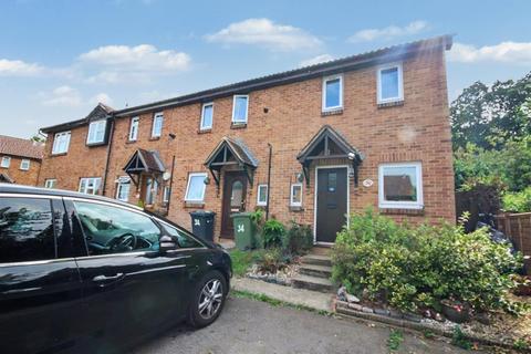 2 bedroom end of terrace house to rent, Ashbury Crescent, Merrow Park