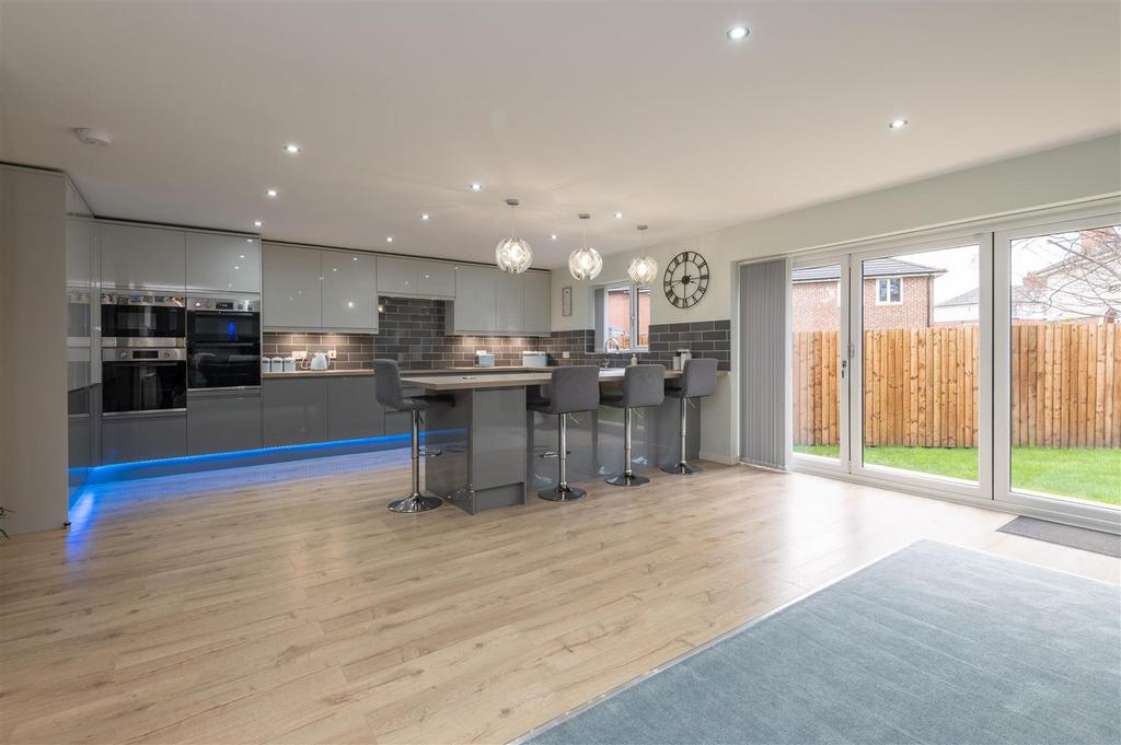 Lounge/Kitchen