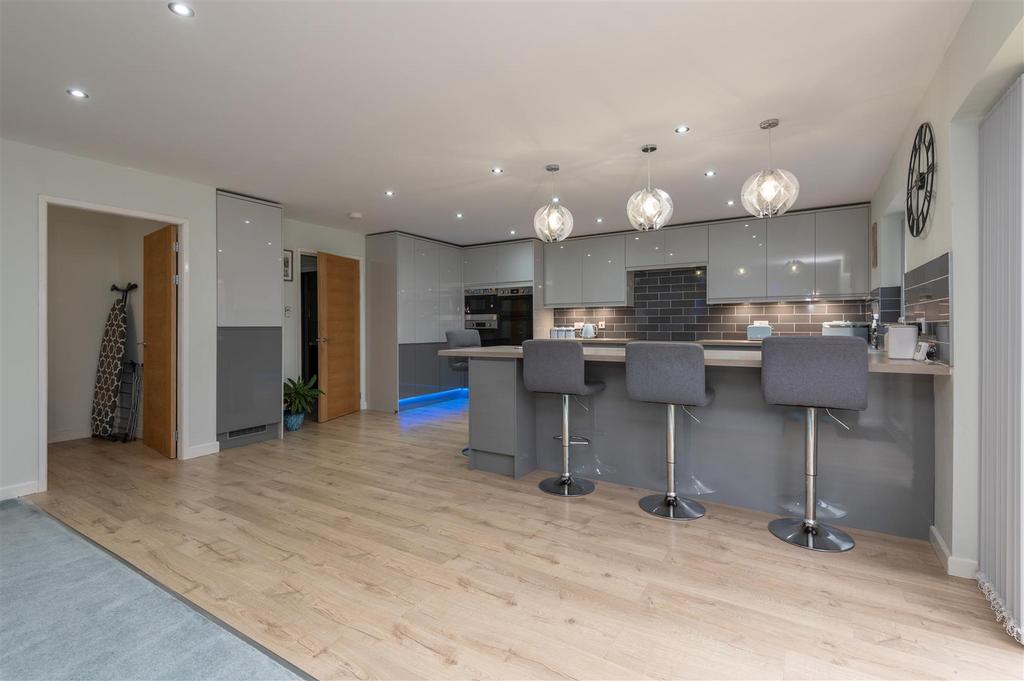 Lounge/Kitchen