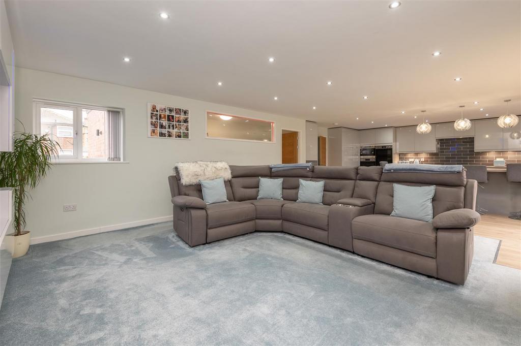 Lounge/Kitchen